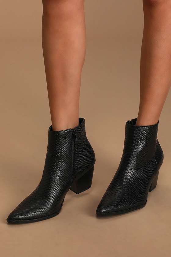 snake pointed boots