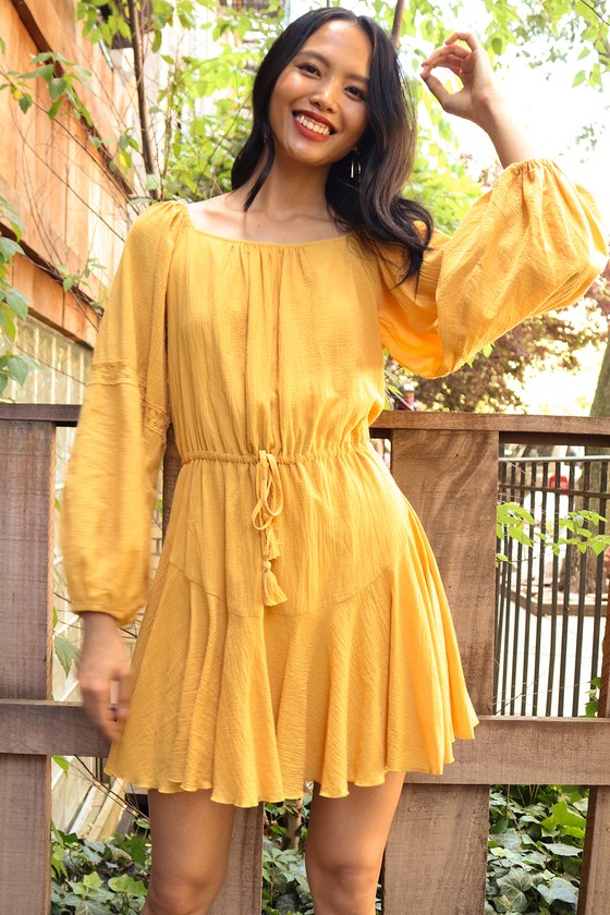 yellow outfits for women