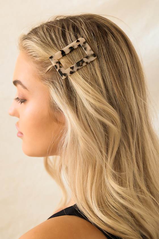 Primped and Pretty Light Tortoise Rectangle Hair Clip 3