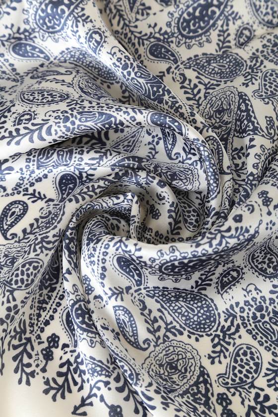 Marvelous Motif Ivory Paisley Print Handkerchief Scarf 2