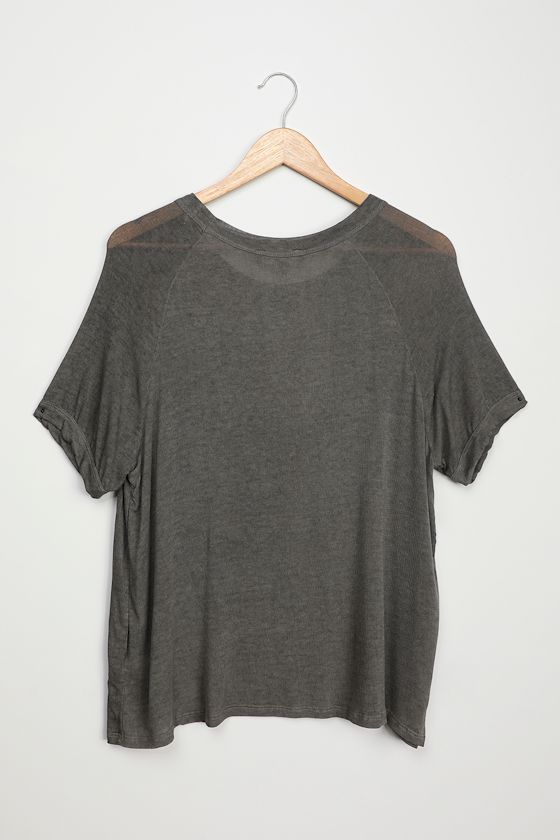 oversized gray tee
