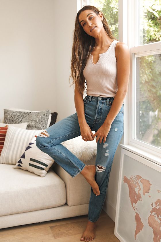 levi distressed straight leg jeans