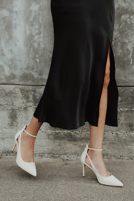 pointed toe ankle strap