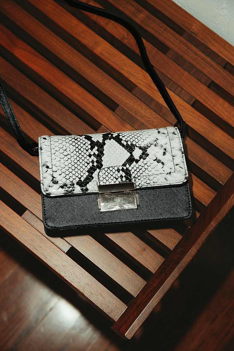 Black And White Bag Snake Print Bag Mini Crossbody Purse Lulus