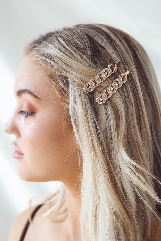 Hair pin outlet with chain