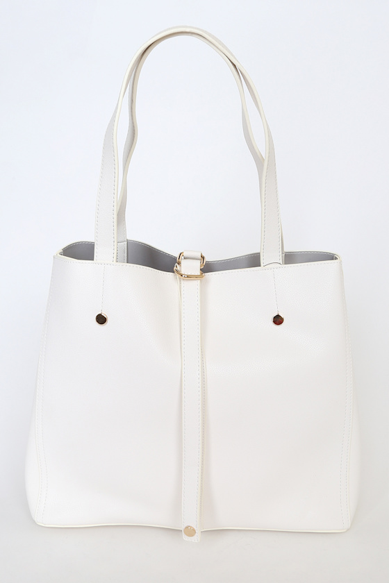 white tote bag with pockets