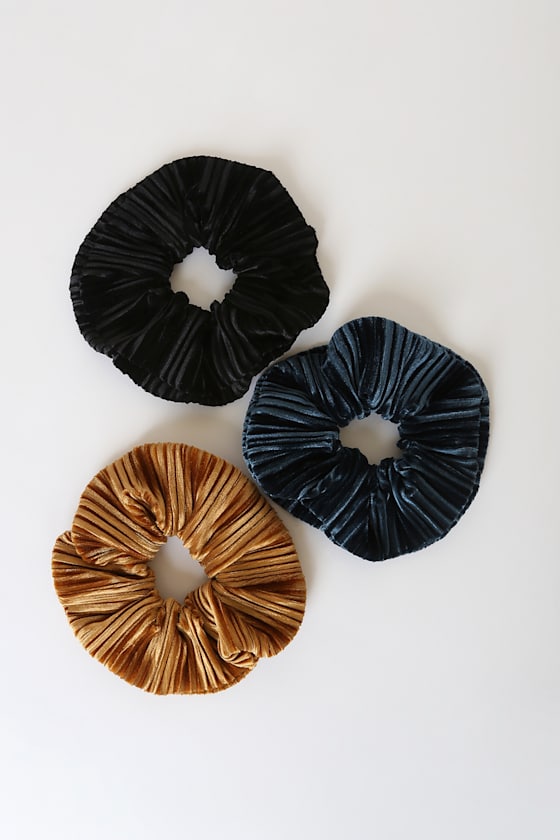 Beyond Trendy Black Multi Ribbed Velvet Oversized Scrunchie Set 2
