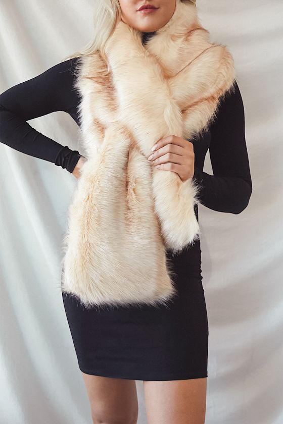 Never-Ending Elegance Ivory Faux Fur Stole 4