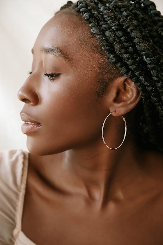 Fresh and Chic Gold Hoop Earrings 1