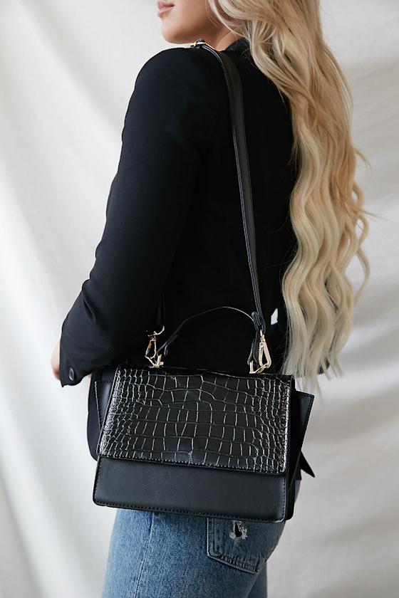 Chic Details Black Crocodile-Embossed Handbag 8