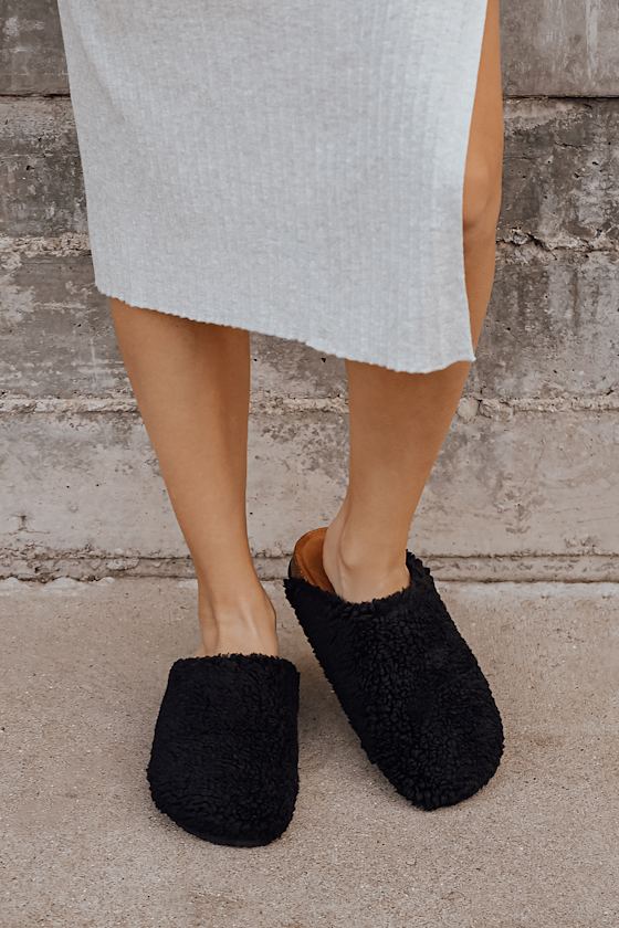 black faux fur slippers