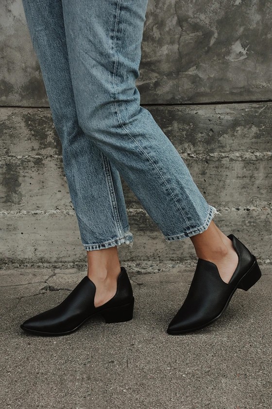 Fortune Black Leather Pointed Toe Ankle Booties