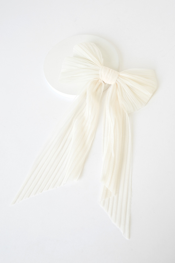 Belle White Bow Hair Clip 1