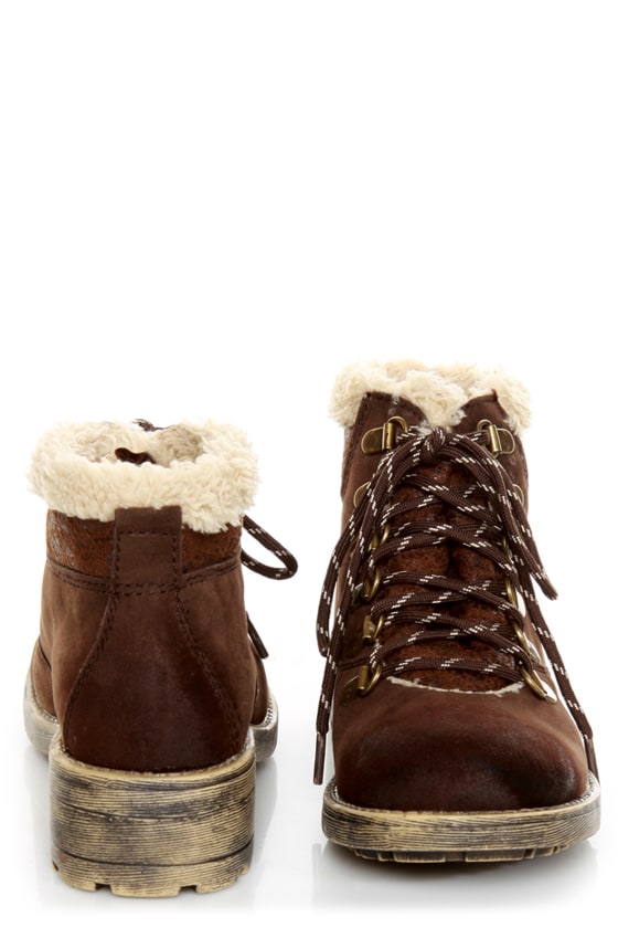 rocket dog walking boots