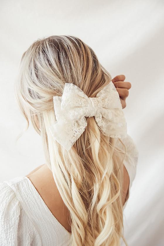 True Destiny White Lace Oversized Bow Hair Clip 2