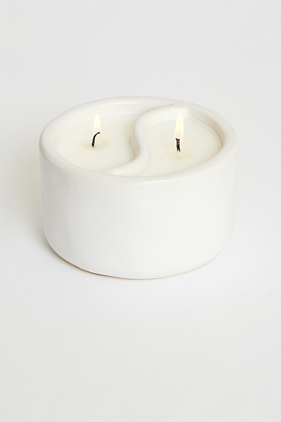 Black Salt + Teakwood 2-Wick Soy Wax Scented Candle 4