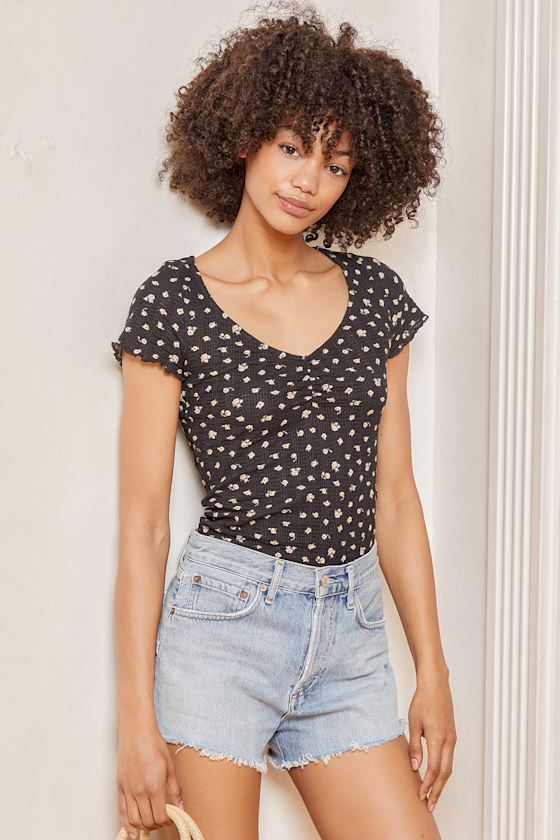 V Day Black Floral Print Short Sleeve Tee 1