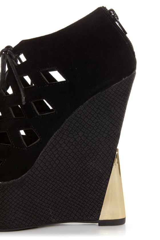 wide toe booties