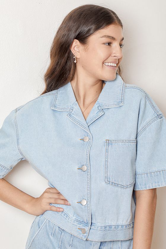 cropped denim jacket light wash