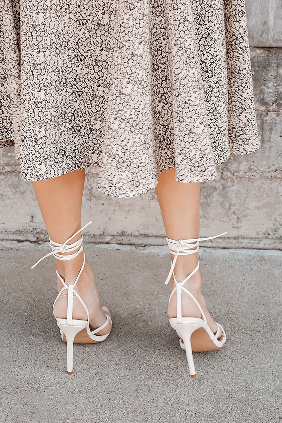 Kelly & Katie Hildie Block Heel Sandal Off White Pearl Bridal Size 9.5 M |  eBay