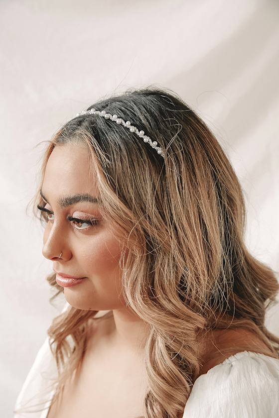 Reign of Style Silver Rhinestone Pearl Headband 1