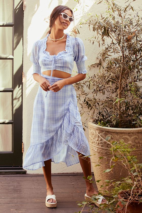 Fashion Focused Blue and White Plaid Ruffled Ruched Crop Top 5