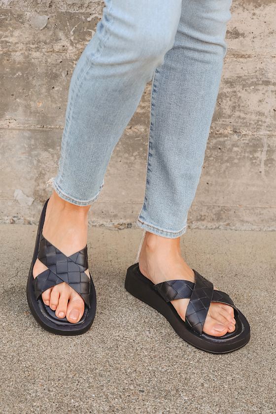 Black cushioned sandals Clearance