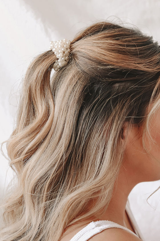 So Royal White Pearl Ponytail Holder 3