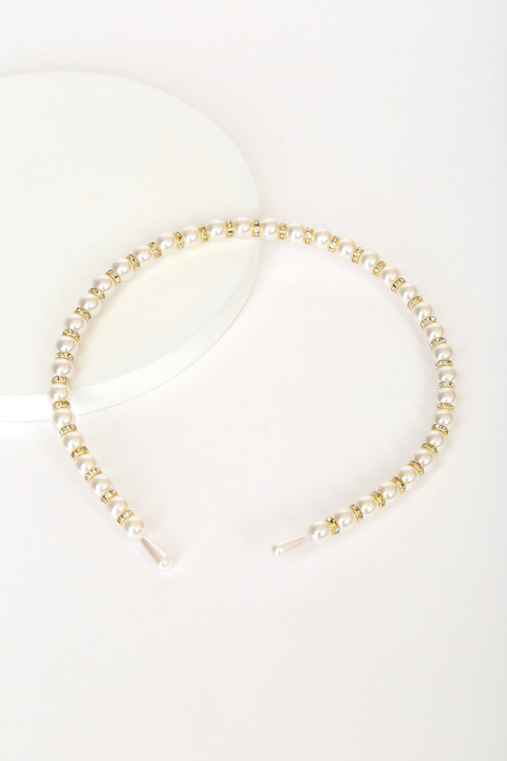 Going for Glamorous White Pearl and Rhinestone Headband 2