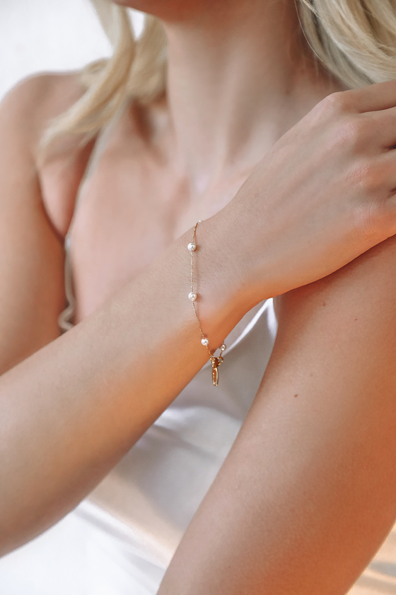 Lulus Keep It Stunning 14kt Gold And Pearl Bracelet In Gold