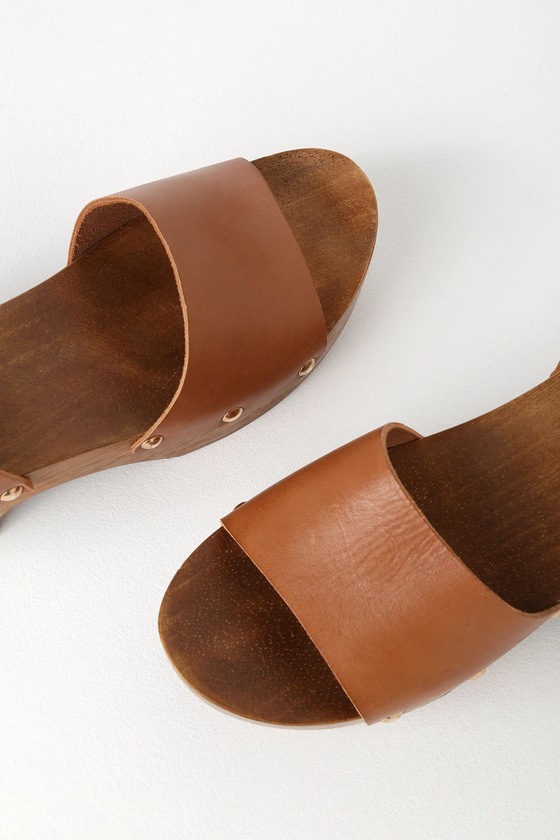 lulus willy cognac leather open toe clog sandals