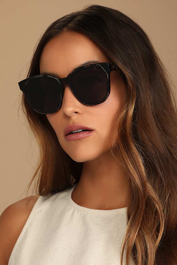 DIFF Eyewear Gia - Grey Tortoise Sunglasses - Sunnies - Lulus display picture 3