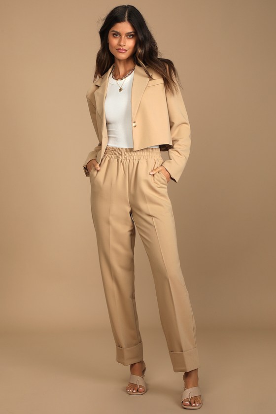 Beige best sale cropped blazer