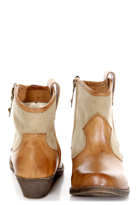 Dirty Laundry Bellestarr Natural Tan TwoTone Cowboy Ankle Boots 73.00