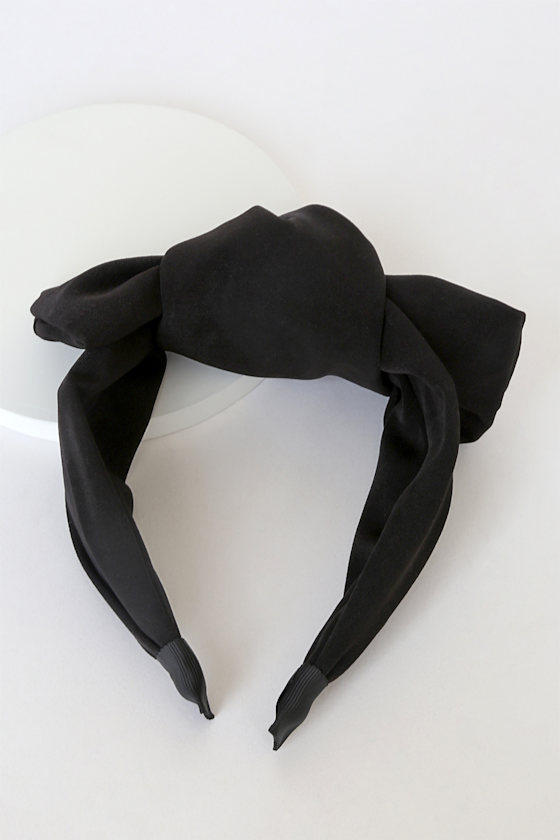 Top of the Class Black Knotted Headband 2