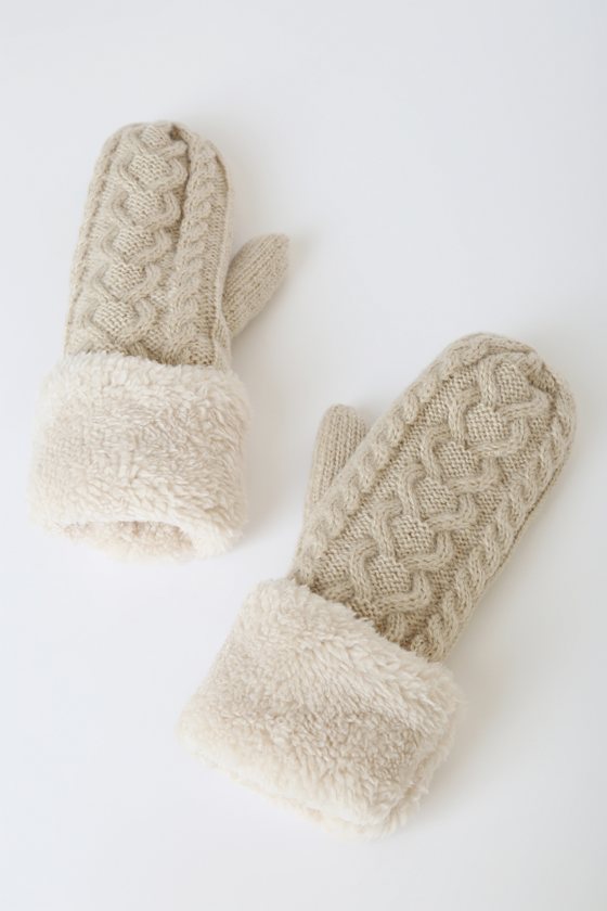 Winter Wishes Beige Cable Knit Faux Fur Mittens 2