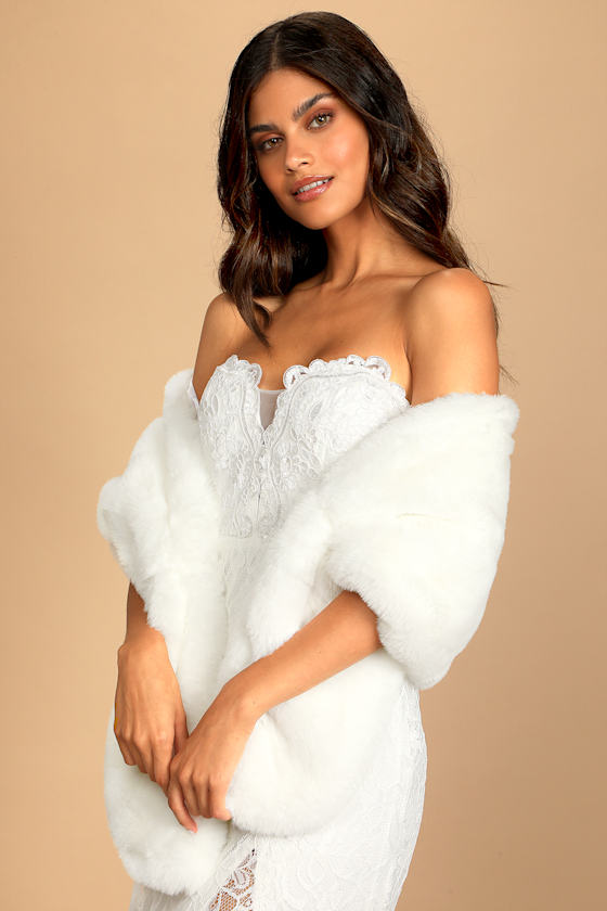 Upscale Style White Faux Fur Stole 3
