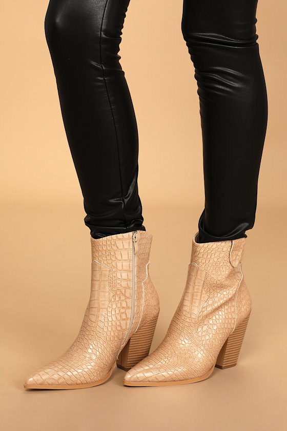 Oscar Light Nude Crocodile-Embossed Pointed-Toe Booties 4