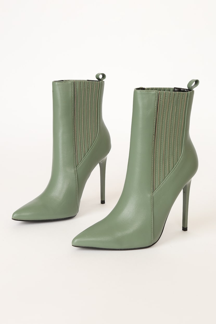 Green leather ankle boots with a thick heel K1660