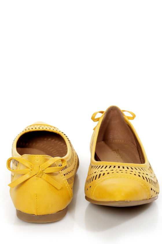 cap toe pointed flats