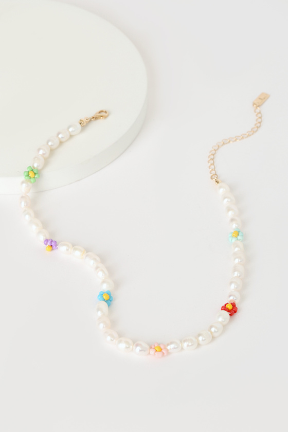 Always Adorable Pearl Beaded Flower Necklace 2