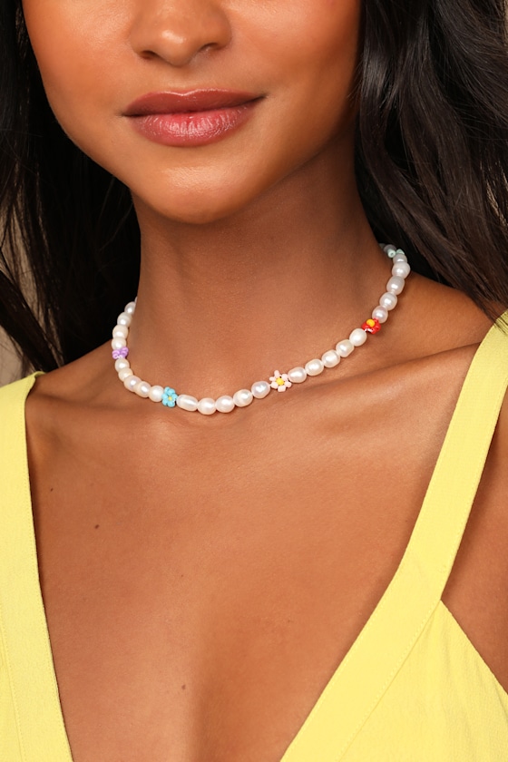 Always Adorable Pearl Beaded Flower Necklace 1