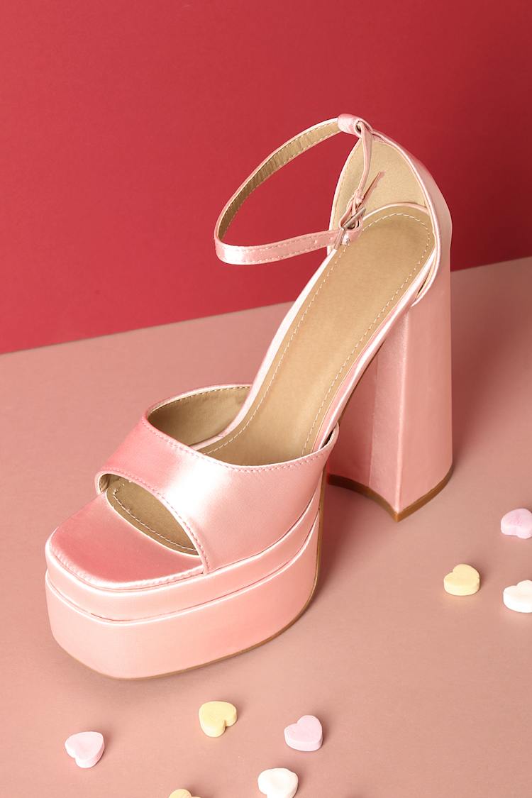 Laufend Flüstern Luxus pink sandals Reiten Phrase Gift