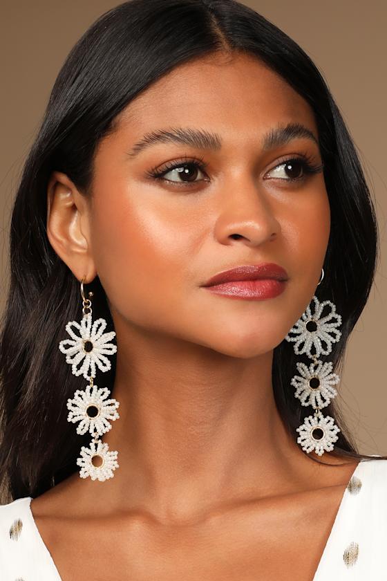 White Flower Earrings Daisy Earrings Beaded Earrings Lulus