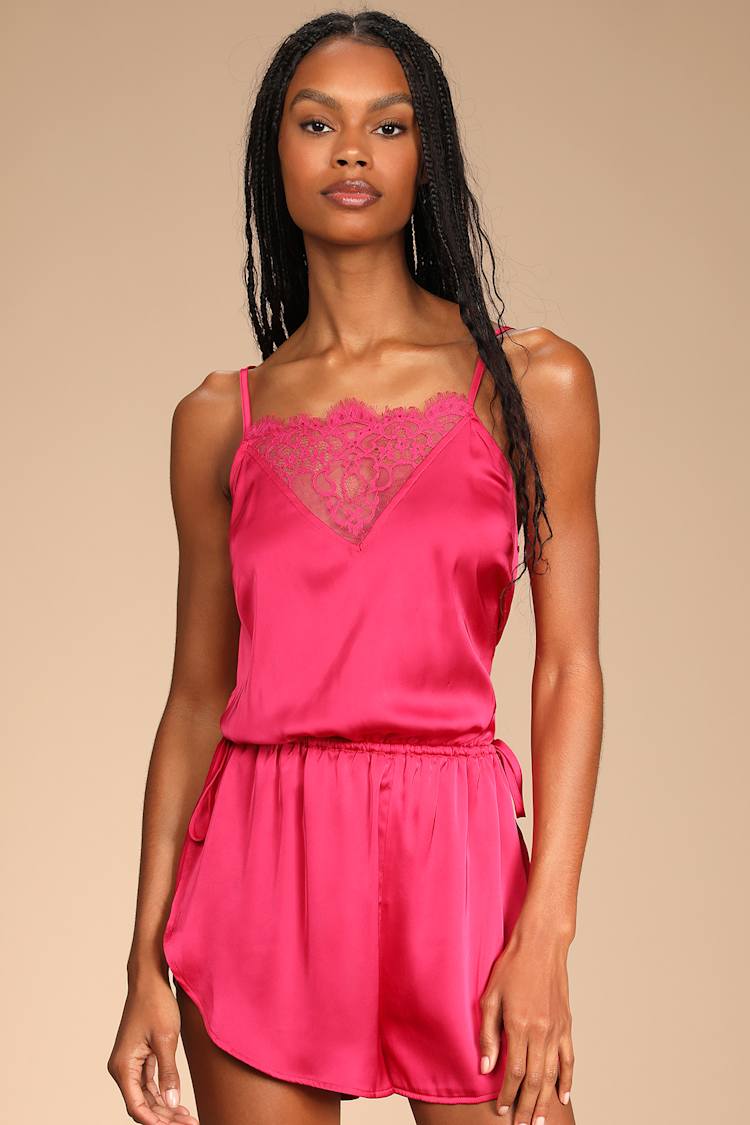 Combinaison Courte Satinée Fashion Nova - Magenta, Taille M, Neuve Avec étiquettes