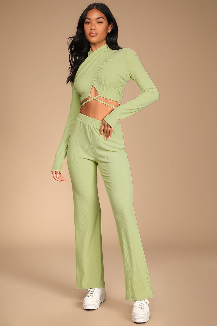 Why do different color pants fit differently