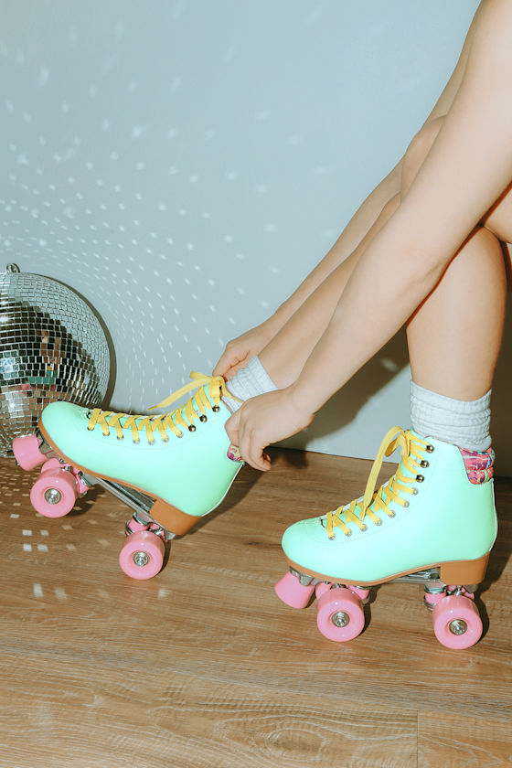 Raylie Mint Green Colorblock Quad Roller Skates 4
