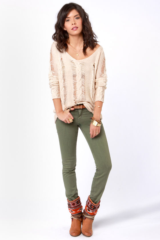 olive green jeans outfits