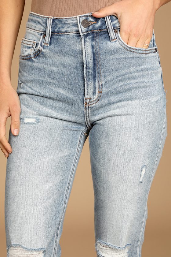 Total Classic Light Wash Distressed Denim Mom Jeans 6