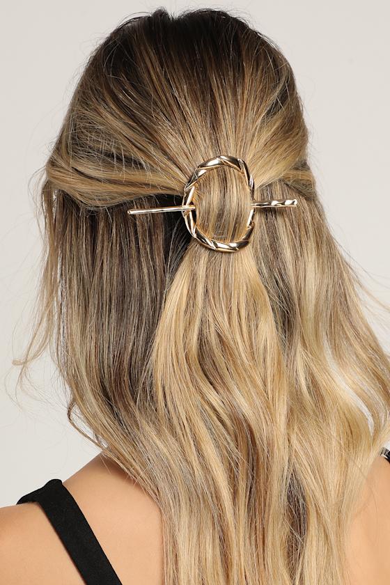 Striking Finish Gold Twisted Hairpin 1